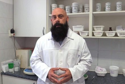 Az oltásellenes Gődény György pártja csalódott, amiért mindenki az oroszokat hibáztatja a háborúért