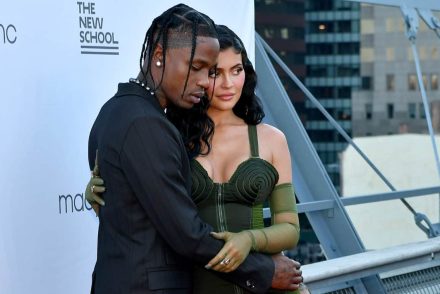 Kylie Jenner szokatlan döntést hozott babájával kapcsolatban