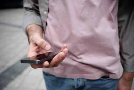 Orosz sms-eket küldenek magyar telefonszámoknak – ez a teendő, ha te is kaptál