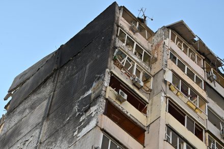 Lakóházat bombáztak az oroszok – drámai fotókon a pusztítás
