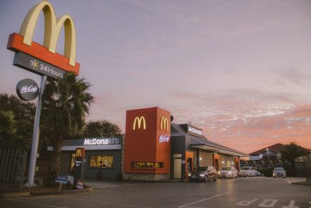 Kígyózó sorok vannak Oroszországban a McDonald’s döntése miatt