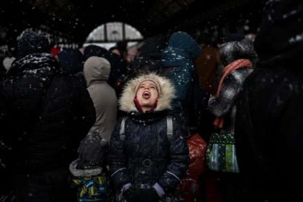 Az orosz csapatok parancsot kaptak, hogy lőjék a gyerekeket is – állítja az ukrán hírszerzés