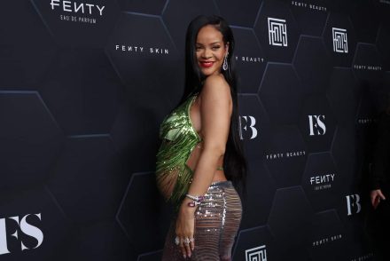 Rihanna rajongói úgy gondolják, tudják az énekesnő születendő babájának a nemét