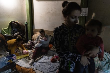Így él egy ukrán sötét pincében egy magyar család nyolc napja