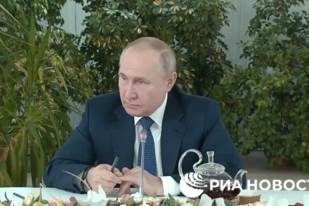 Vlagyimir Putyin: A nyugati gazdasági szankciók felérnek egy hadüzenettel