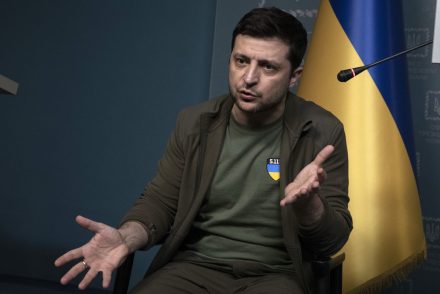 Orosz-ukrán háború: Az ukrán elnök, Zelenszkij egy megölt gyerekkel szembesítette a nyugati vezetőket
