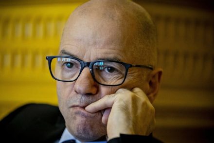 Lemondott a miniszter – 18 éves gimnazistával folytatott szexuális kapcsolat
