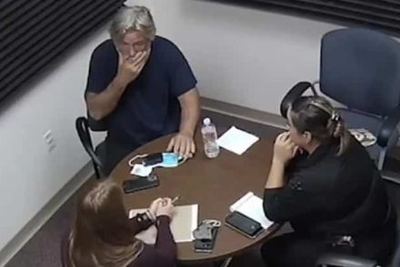 Drámai videón a pillanat, amikor közölték Alec Baldwinnal, hogy meghalt az operatőre