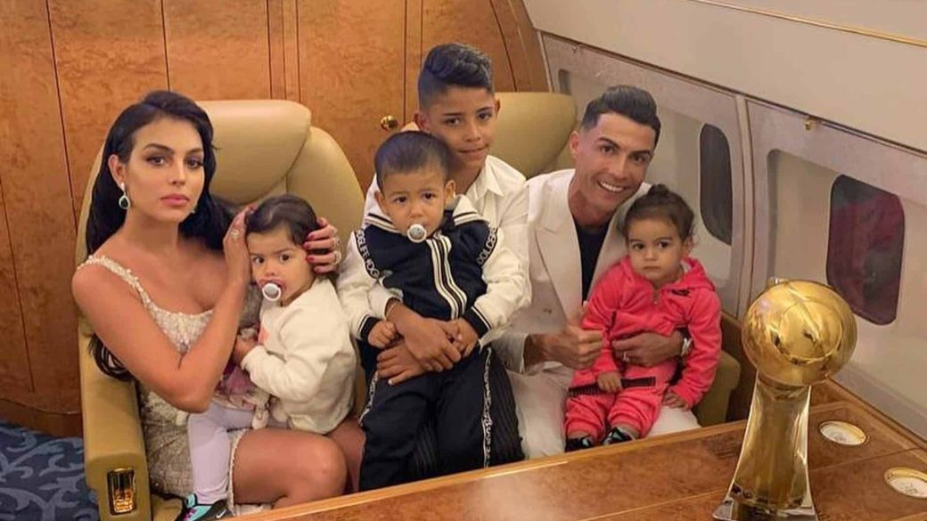 cristiano-ronaldo-ikrei-meghalt-gyermekei-barátnője