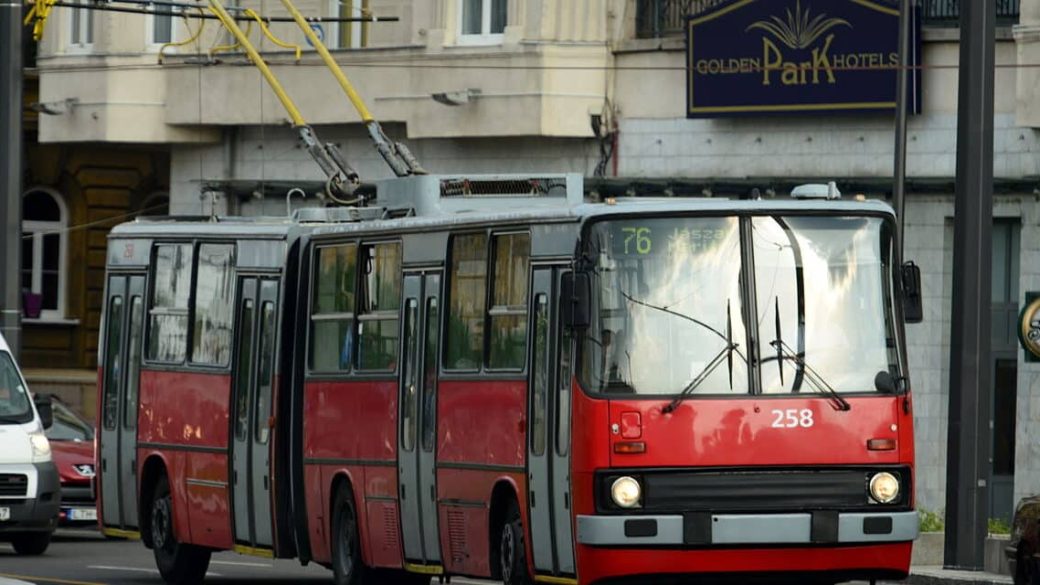 gyerek fegyver budapesti trolibusz