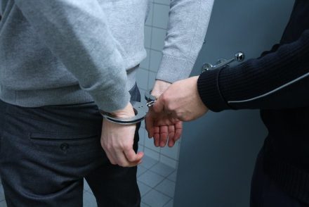 A hamburgerező kalóriatáblája vezetett letartóztatáshoz