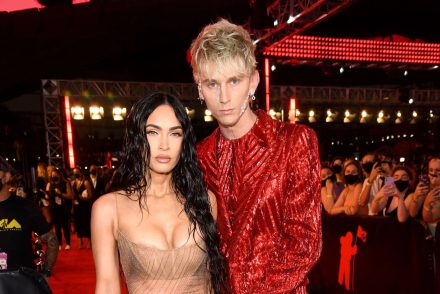 Megan Fox elárulta, miért isszák egymás vérét Machine Gun Kelly-vel