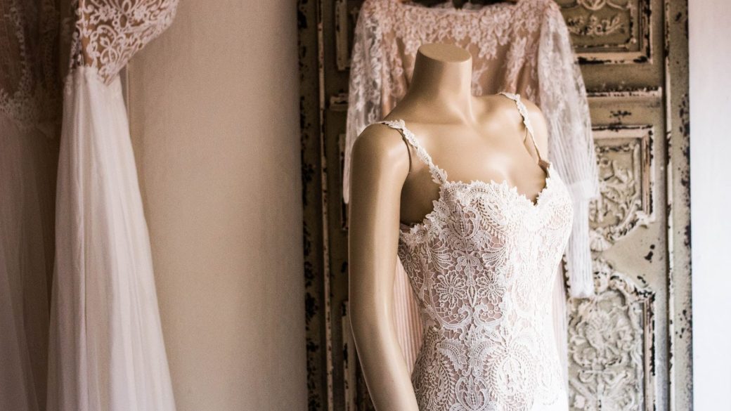 menyasszonyi ruha hirdetes testszegyenites