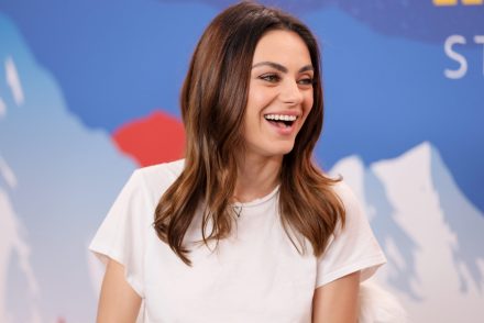 Mila Kunis gyerekeivel is beszélget az orosz-ukrán háborúról