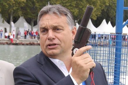 Orbán Viktor mindenkit átvert, itt a bizonyíték, hogy szállítanak fegyvereket Ukrajnába Magyarországon keresztül – bemutatja Márki-Zay Péter