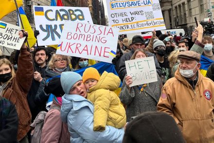 Orosz-ukrán háború: Gyermekeik előtt erőszakolják meg a nőket, és anyjuk előtt a gyermekeket
