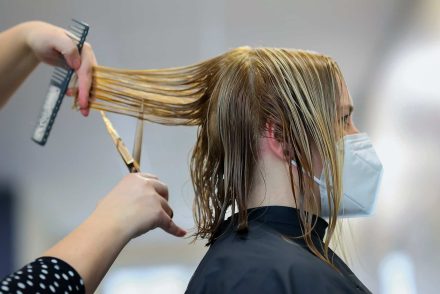 19 évig nem vágatta le a haját – így néz ki most