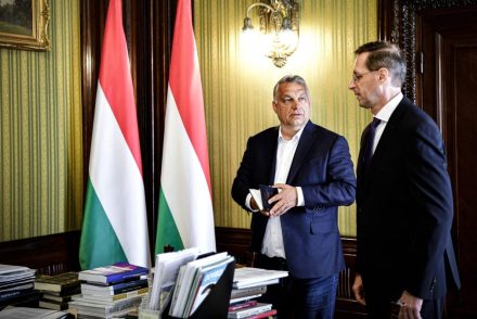 Orbán Viktor dühöngeni fog: Úgy tűnik, a megszorítások miatt lemondhat Ferihegyről és több nagyberuházásról