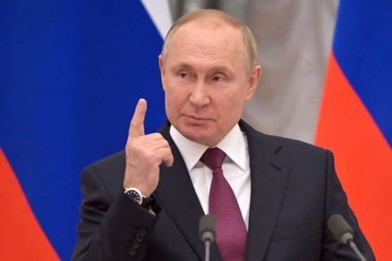 Nem aprózza el: Putyin jachtján még a WC is aranyból van
