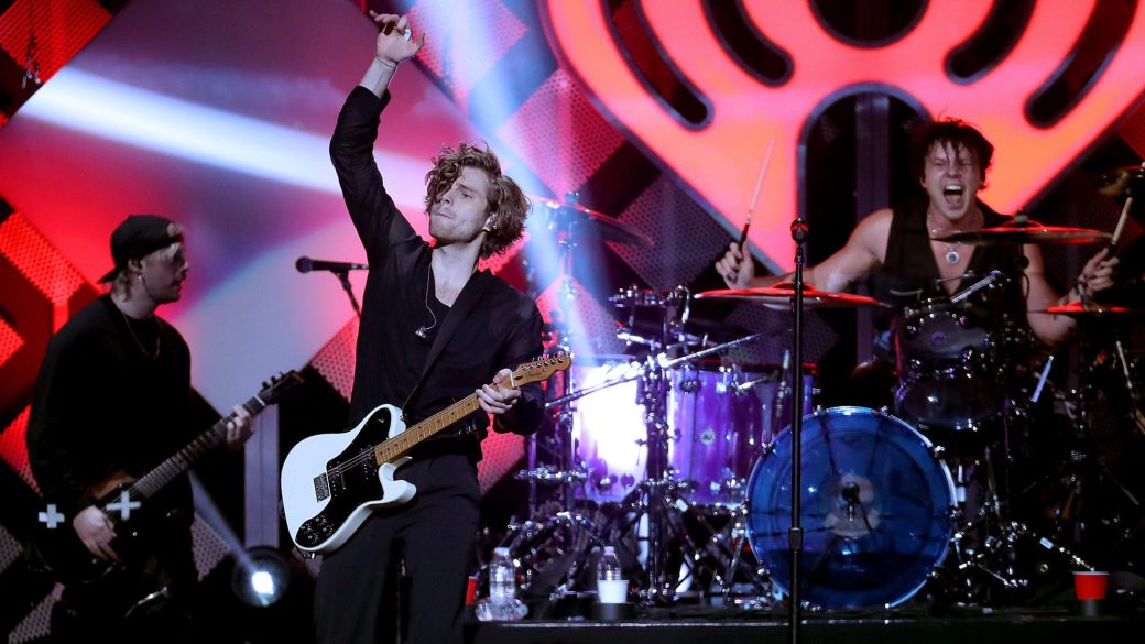 5-seconds-of-summer-koncert-budapest-csirkecomb