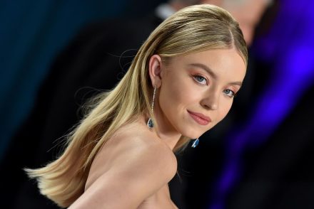 Aggódhat Sydney Sweeney – Hatalmas összegre pereli egy fürdőruhamárka