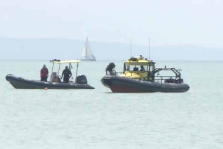Megtalálták a Balatonba fulladt fiúk holttestét, a víz tetején lebegett – ezt lehet tudni az ügyről