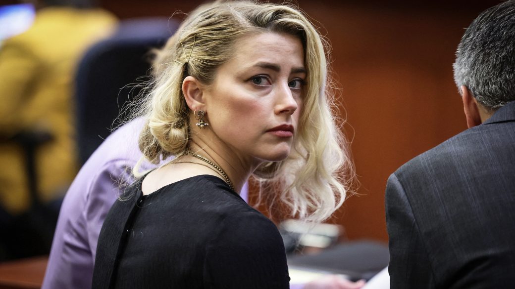 johnny-depp-amber-heard-per-karterites-adomanygyujtes