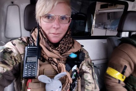 Tamponban csempészték ki az ukrán mentőorvos mariupoli kórházban készült felvételeit – Elengedték Julia Paievskát
