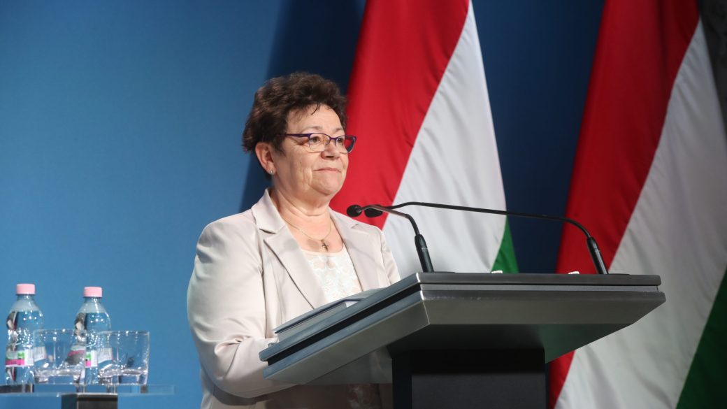 müller cecília majomhimlő tünetei magyarországon