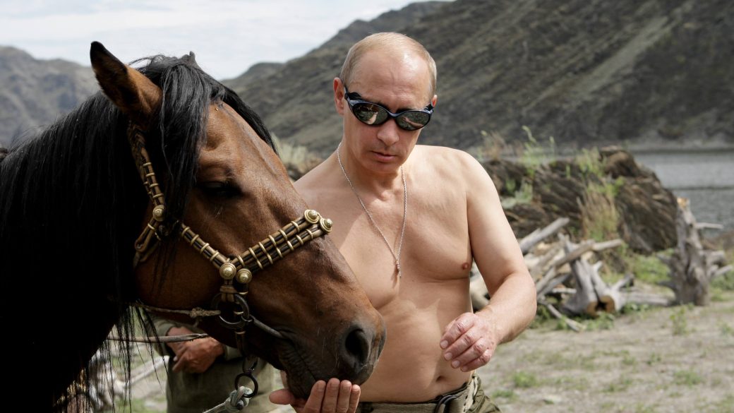 vlagyimir putyin felmeztelen lovaglas boris johnson justin trudeau