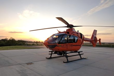 Borzasztó tragédia: Egy 22 éves férfi belesétált egy helikopter rotorlapátjába