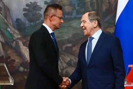 Hitelből táraz be földgázból a kormány