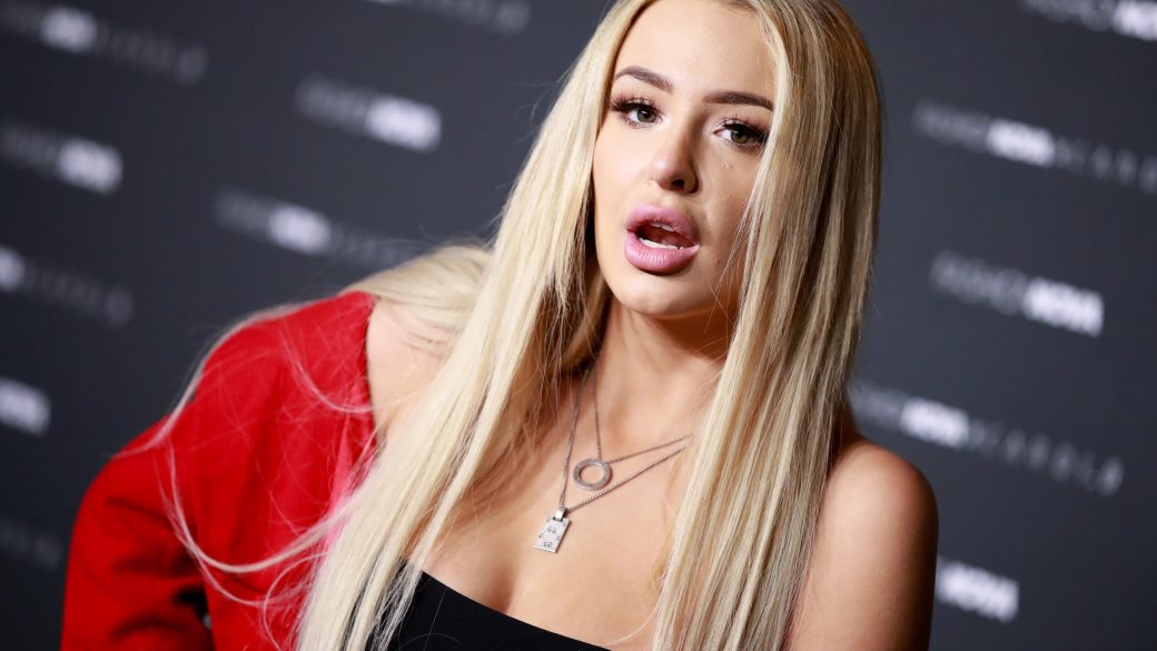 tana mongeau influenszer erotikus modell zaklato fenyegetes
