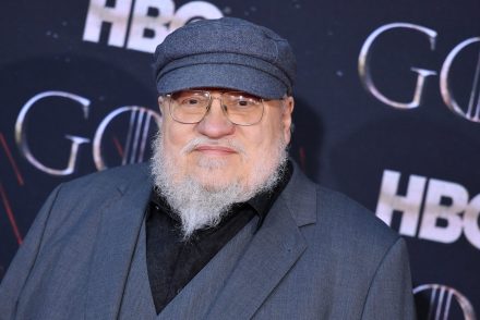 Jó hír a Trónok harca rajongóinak: George R. R. Martin már látta a Sárkányok házát, és imádta