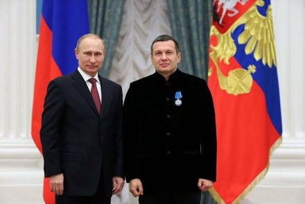 Megáll az ész: Putyin propagandistája szerint Sztálin gulágjai jobbak voltak, mint Hitler koncentrációs táborai