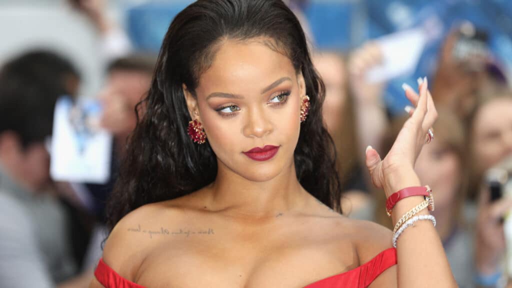 Rihanna Enekesno Autolopas Rendorseg