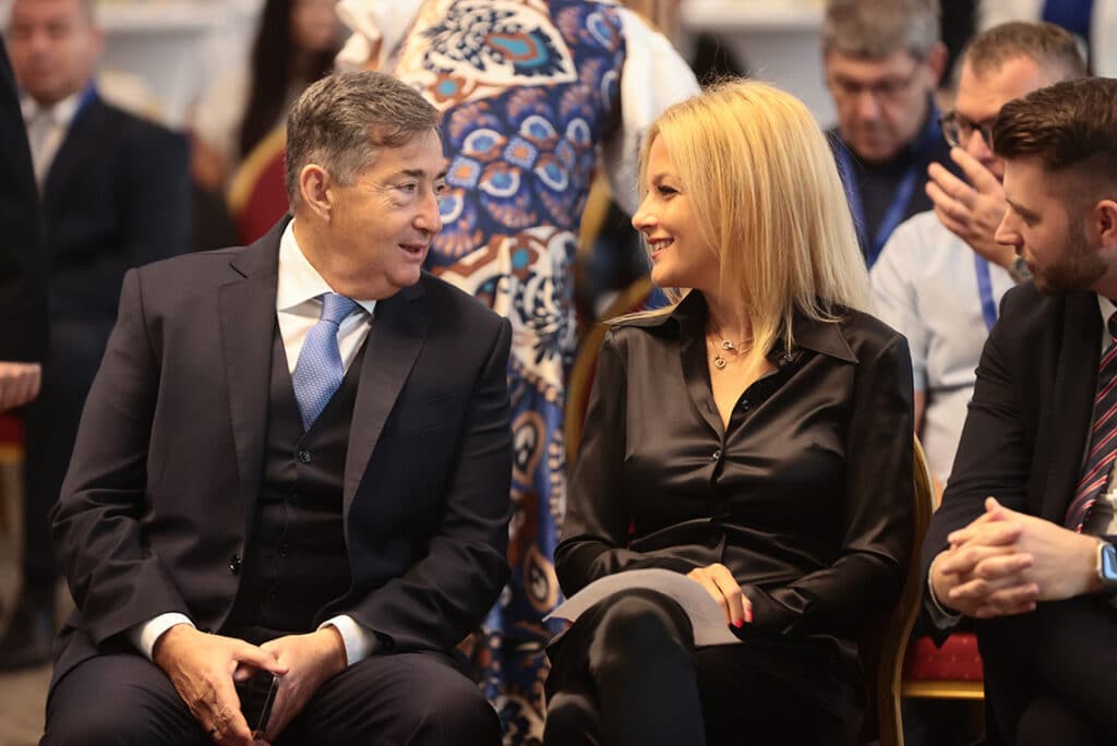 Varkonyi Andrea Meszaros Lorinc Operettszinhaz Jotekonykodas