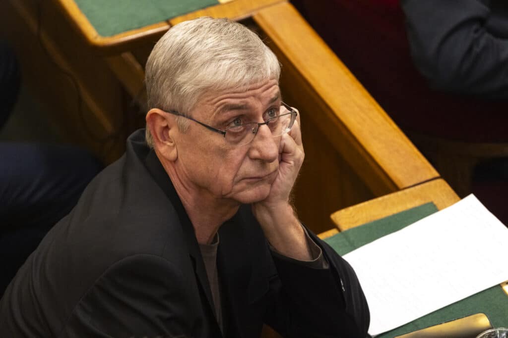 Gyurcsany Ferenc Lemond Visszavonul Kozelettol Dk