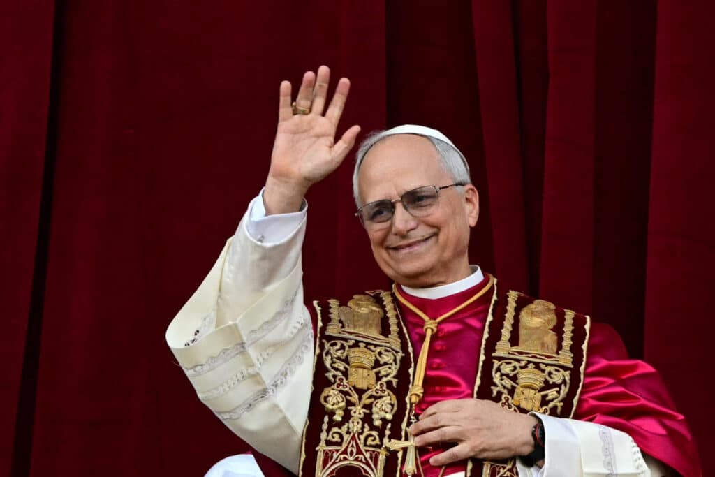 Papavalasztasz 2025 Uj Papa Xiv Leo Papa Robert Francis Prevost