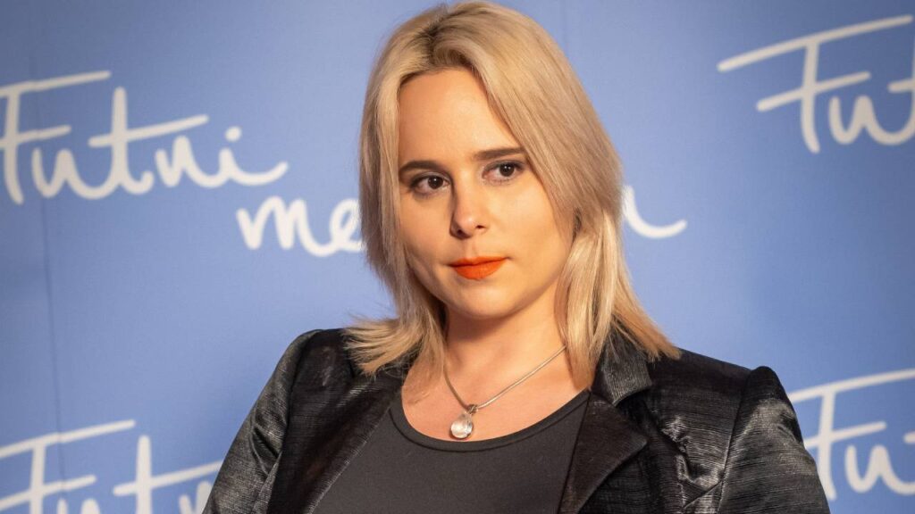 Tarjan Zsofi Honeybeast Szentkiralyi Alexandra Video