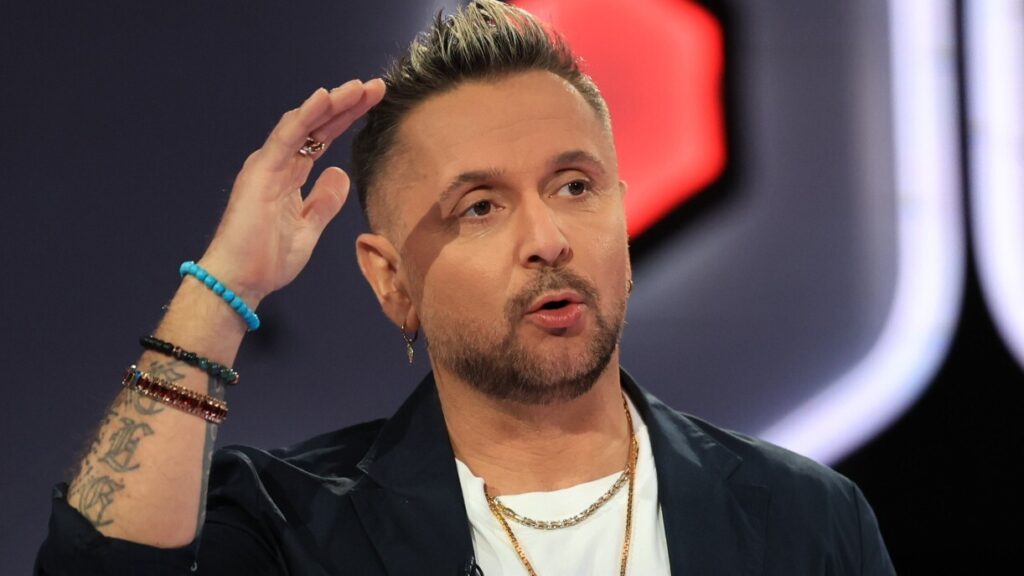 Majka-Koncert-Botrany-Reakcio-Vers