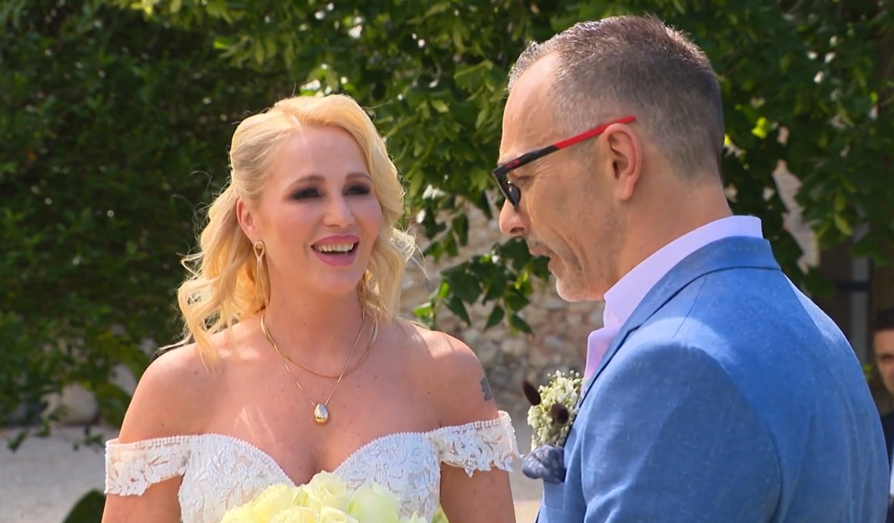 hazassag elso latasra milo viki szamuzes