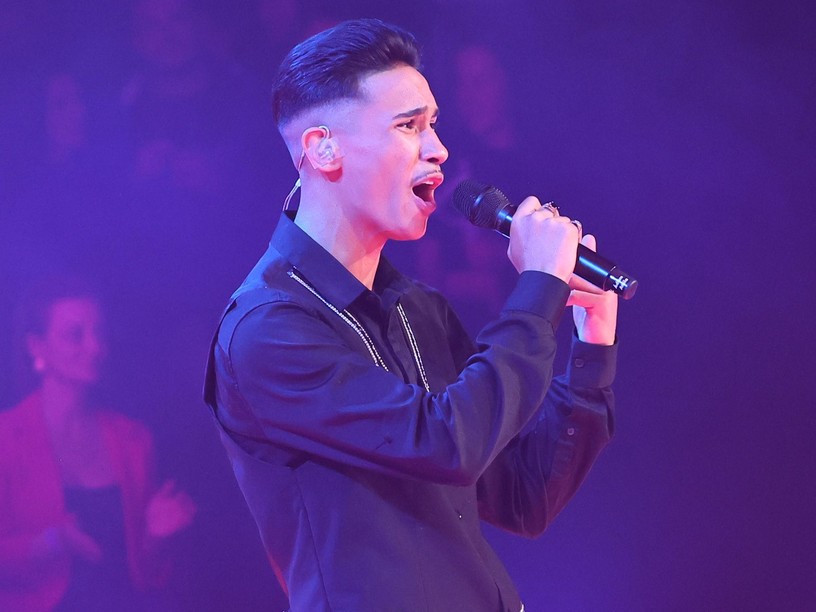 adam attila megasztar elo adas kritika