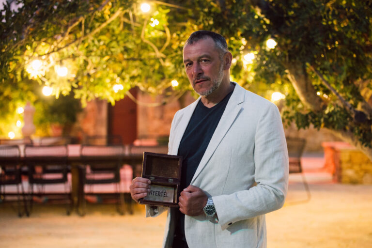 Contextus magazin Czutor Zoltan Pandora Gyoztese