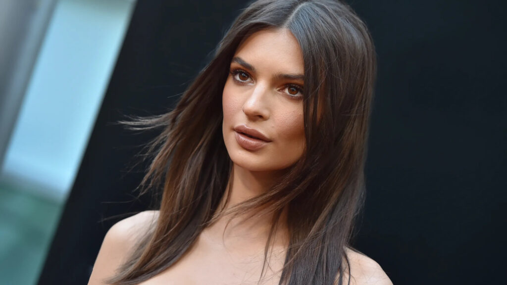 Emily-Ratajkowski-Karacsony-Foto