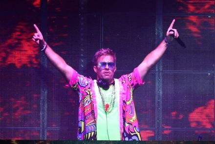 Miért lett külön esemény egy rádiós karakter bulija? Sebestyén Balázs DJ OTI-ként ünnepelt
