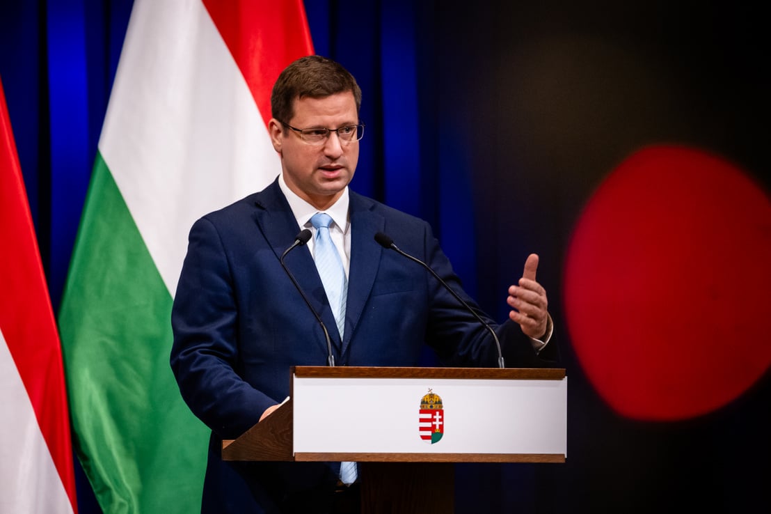 Gulyas Gergely Magyar Peter Feljelentes God Samsung Gyar Botrany