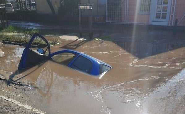 csotores budapest elnyelt auto