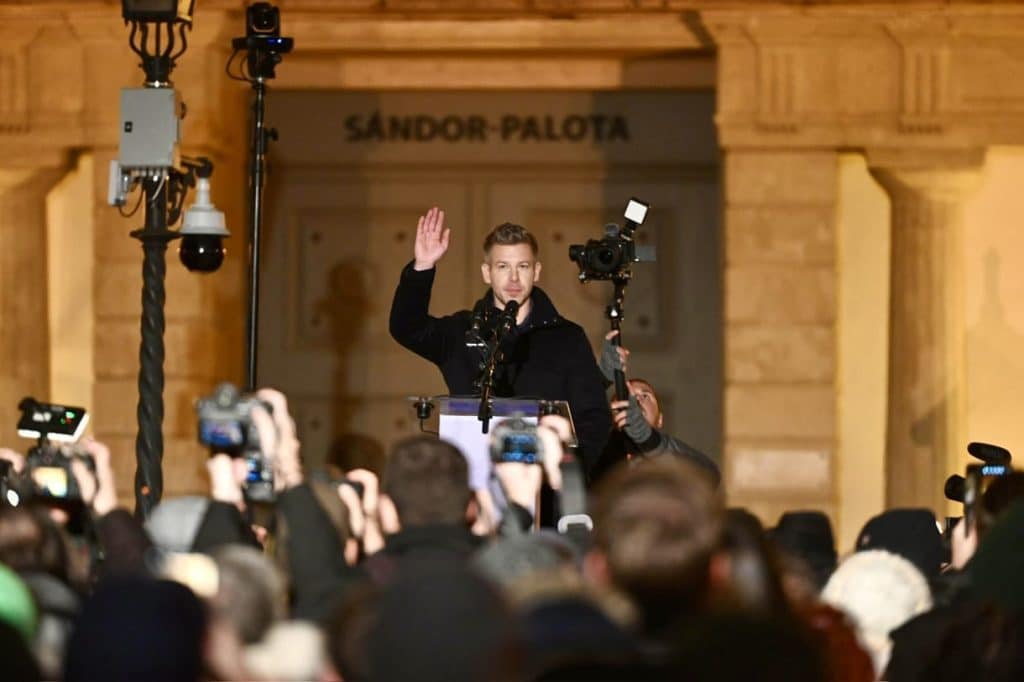 Magyar Peter Tuntetes Szechenyi Ter