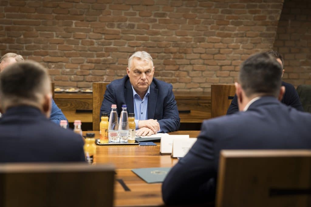 Orban Viktor Osszehivta A Vedelmi Tanacsot Olajvalsag